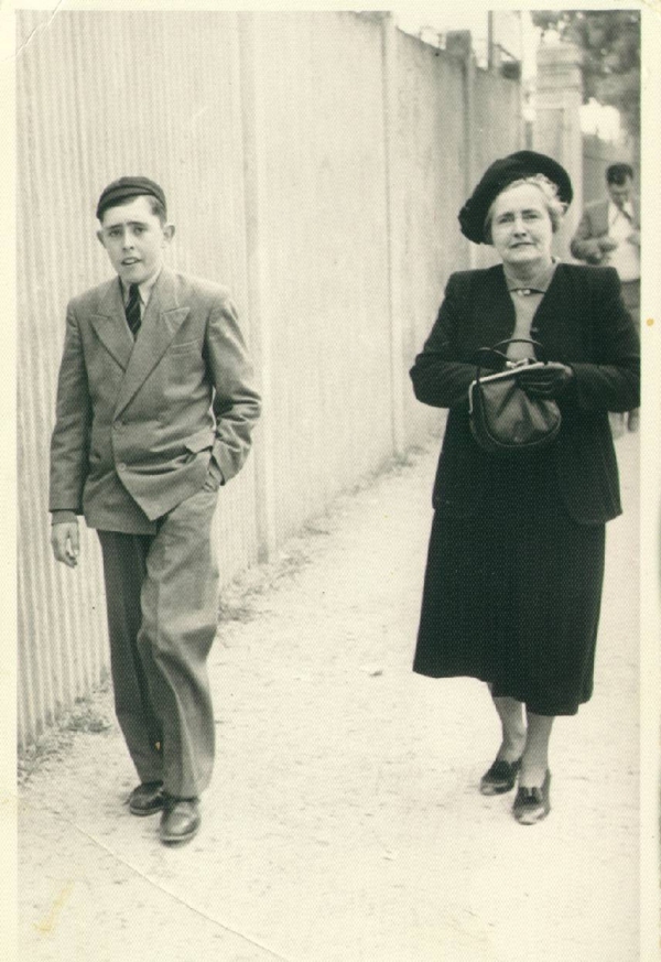 hk005 - john and mum.jpg